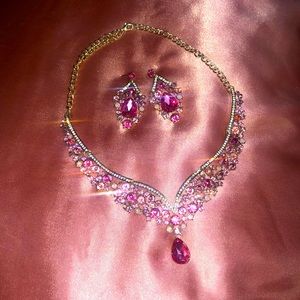 Beautiful pink jewels necklace and earring set EUC